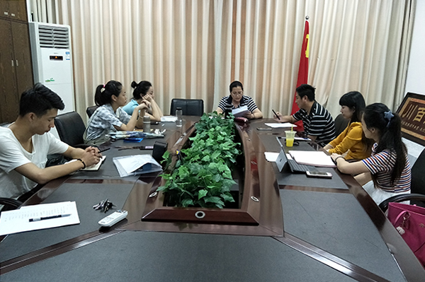 王经理上党课.jpg 王经理上党课.jpg