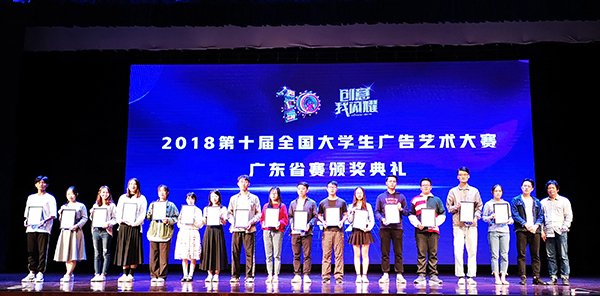 员工颁发一等奖的照ç?-1.jpg 员工颁发一等奖的照ç?-1.jpg